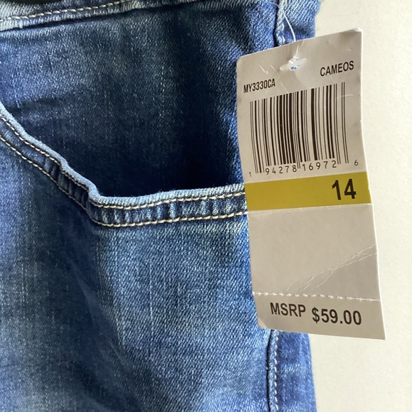 Seven 7 NWT Jean Shorts 14 the Weekend easy fit raw hem Short Mid-Rise Denim - Picture 2 of 10